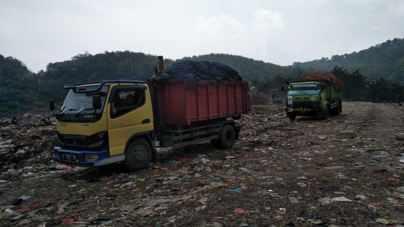 BBM Alat Berat Datang, Pembuangan Sampah di TPA Sarimukti Kembali Normal