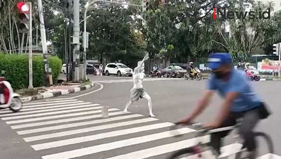 Operasi Asih-asuh, Satpol PP Amankan 15 Manusia Silver di Jakarta Utara