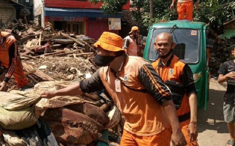 Banjir Jakarta Surut, Sampah Menggunung di Kemang