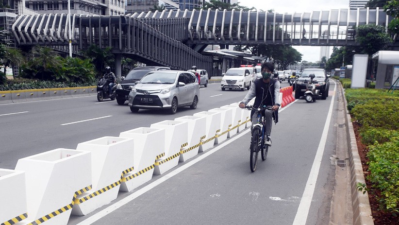 Ada Pemindahan Lajur Transjakarta, Penyelesaian Jalur Sepeda Permanen Molor