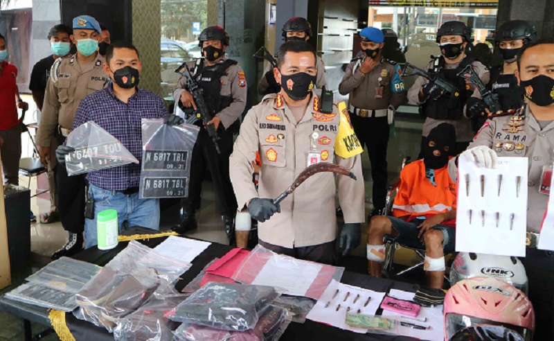 Serang Petugas dengan Celurit, 2 Bandit Spesialis Motor Ini Dilumpuhkan Polisi 