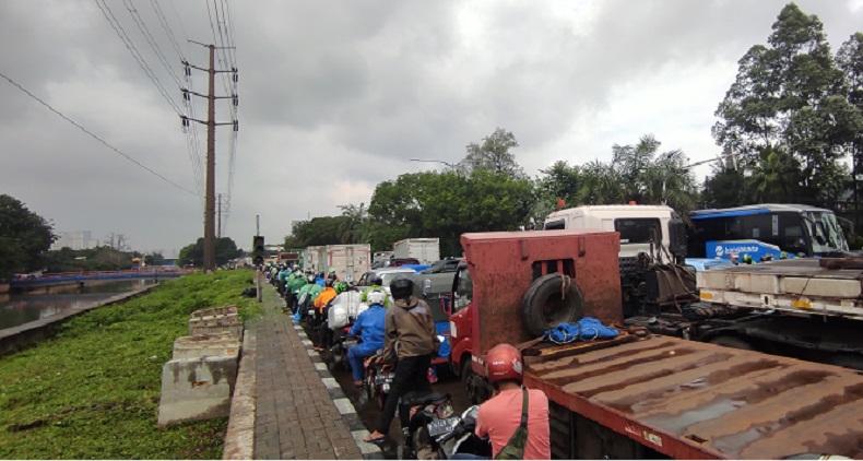 Polisi Olah TKP Lokasi Penembakan di Cengkareng, Arus Lalu Lintas Dialihkan 