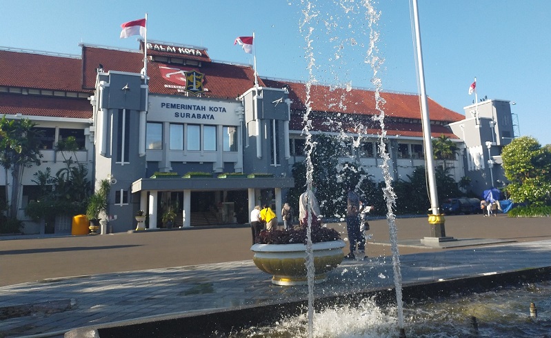 Sambut Wali Kota Baru, Pemkot Surabaya Undang Risma Ajak Nonton Bersama 