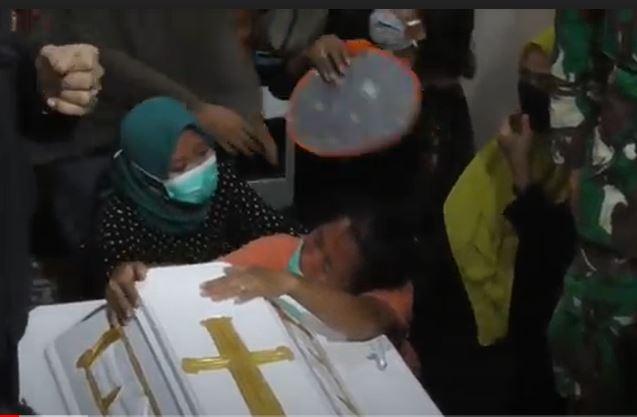 Istri Pratu Martinus Korban Penembakan di Cengkareng Nyaris Pingsan Lihat Jenazah Suami