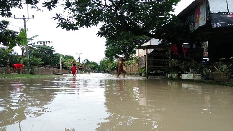 Sungai Cikeruh Meluap, Permukiman Warga di Blok Loji Majalengka Terendam 