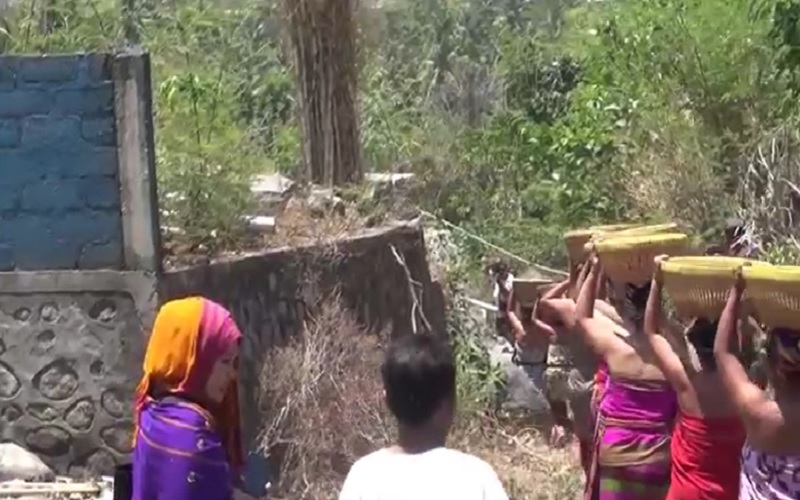 Warga Gelar Ritual Adat Basuh Gunung Rinjani untuk Tolak Bala