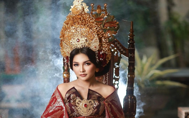 Polwan Cantik Foto Pakai Baju Adat Bali, Iptu Rita Yuliana Banjir Pujian