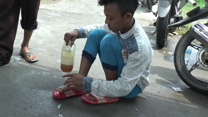 Tidak Ada Salep, Korban Banjir di Demak Obati Kutu Air Pakai Solar 