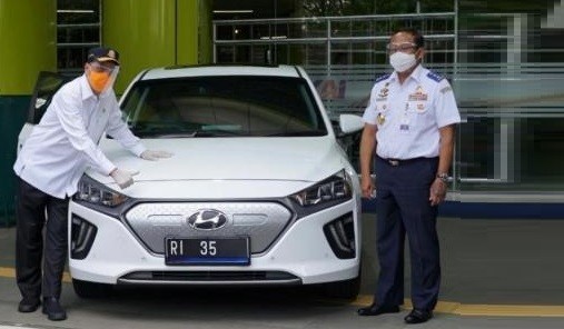 Mobil Dinas Lembaga Pemerintah Diwajibkan Gunakan Kendaraan Listrik