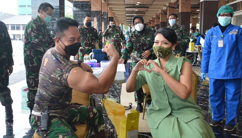 KSAD Jenderal Andika Pimpin Vaksinasi Serentak TNI AD