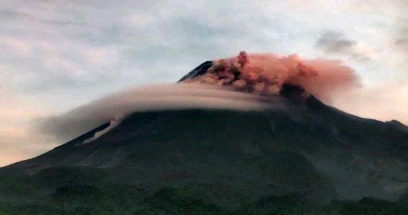 Gunung Merapi Kembali Semburkan 2 Kali Awan Panas dan 17 Kali Lava Pijar