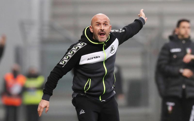 Unik, Pelatih Spezia Umumkan Skuat Lawan Juventus via Whatsapp