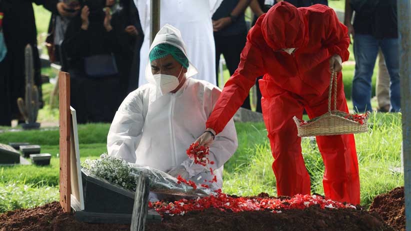 Penuh Haru, Pemakaman Rina Gunawan di TPU Tanah Kusir Dilaksanakan dengan Protokol Kesehatan Ketat