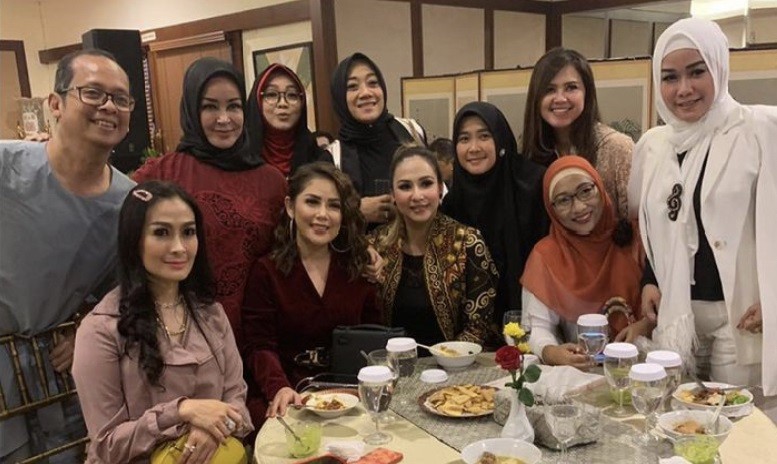 Kenang Rina Gunawan, Iis Dahlia: Sahabat Terbaik Banyak Mengajarkan Kebaikan