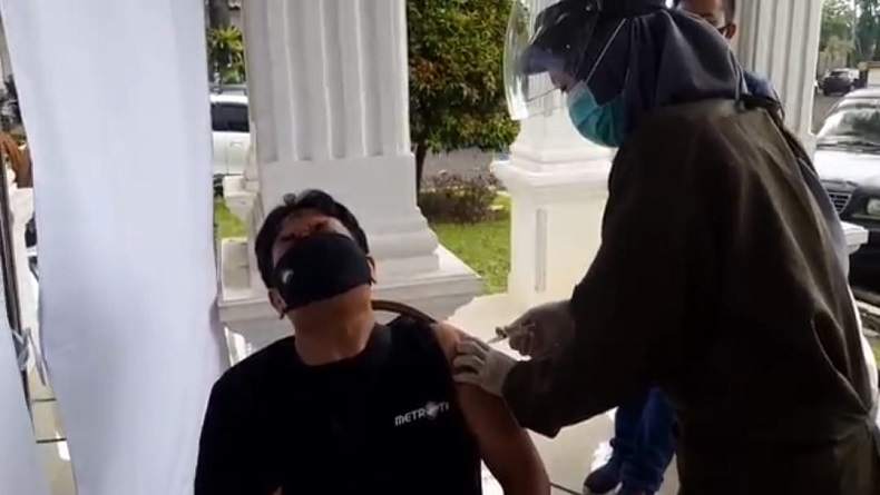 Puluhan Wartawan di Cianjur Disuntik Vaksin Covid-19 Dosis Pertama