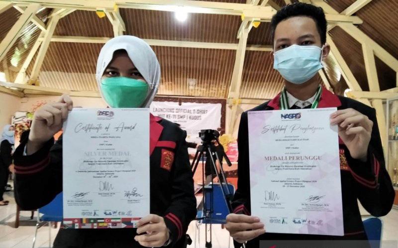 Membanggakan, 2 Pelajar SMP 1 Kudus Raih Medali Emas di AISEF 2021