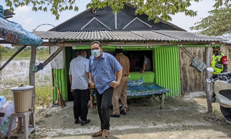 Petugas Gabungan Gerebek Prostitusi Berkedok Warung Kopi di Gresik 