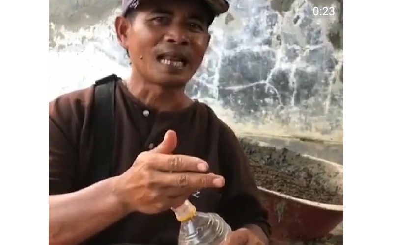 Viral Video Lucu, di Tangan Bapak Ini Botol Bisa Bicara Bahasa Sunda
