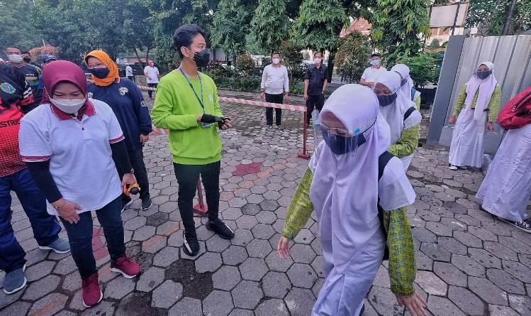 Mider Praja Usai Dilantik Jadi Wali Kota Solo, Gibran Cek Kesiapan Pembelajaran Tatap Muka