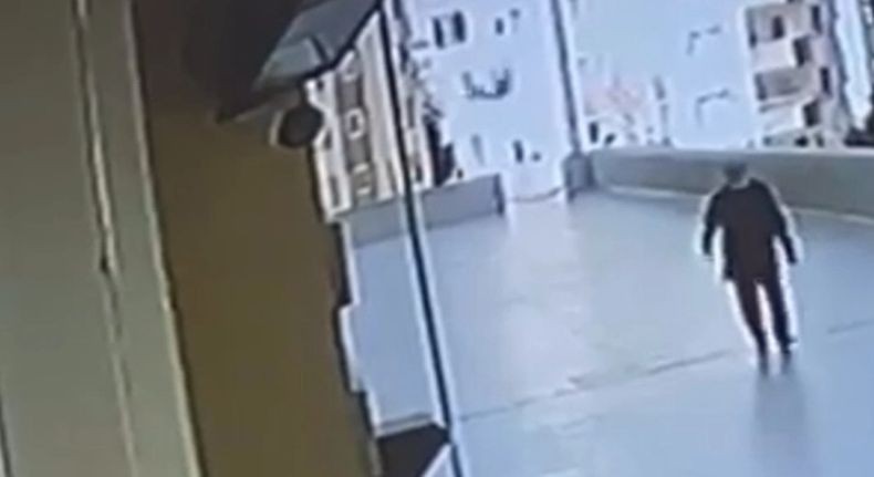 Ingin Selamatkan Ponsel, Remaja Ini malah Jatuh dari Lantai 12 Apartemen hingga Tewas