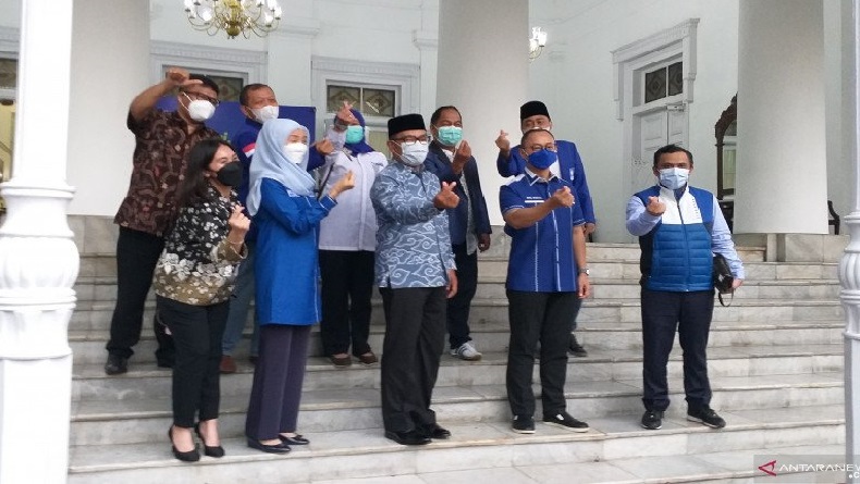 Desy Ratnasari Siap Berpasangan dengan Ridwan Kamil di Pilgub Jabar 2024