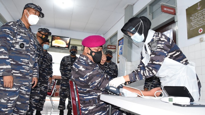 Prajurit Lantamal VIII Manado Laksanakan Vaksinasi Covid-19