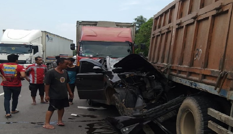 Diduga Rem Blong, 5 Kendaraan Tabrakan Beruntun di Tol Cipularang Purwakarta