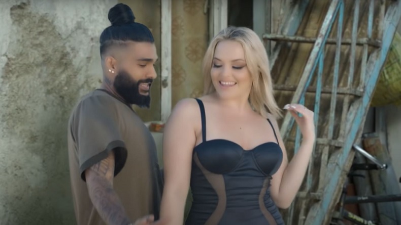 Geger, Video Klip Penyanyi Sasy Mankan Tampilkan Tarian Erotis Bintang Porno AS