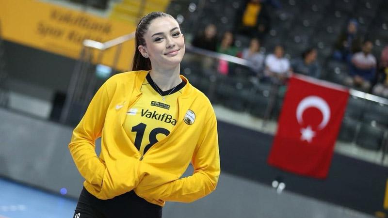 Kenalan dengan Zehra Gunes, Pevoli Cantik asal Turki yang Senyumnya Bikin Gemes