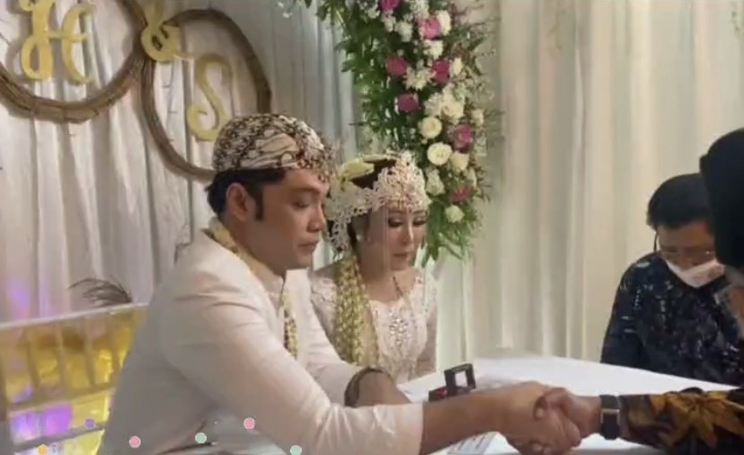 Mantan Suami Tessa Kaunang, Sandy Tumiwa Lepas Status Duda