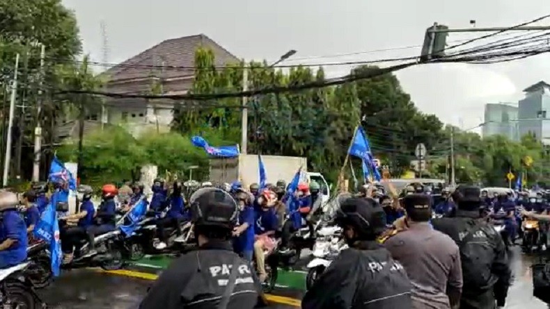 Tiba di KPU, Pendukung AHY Langsung Diminta Polisi Kembali ke DPP