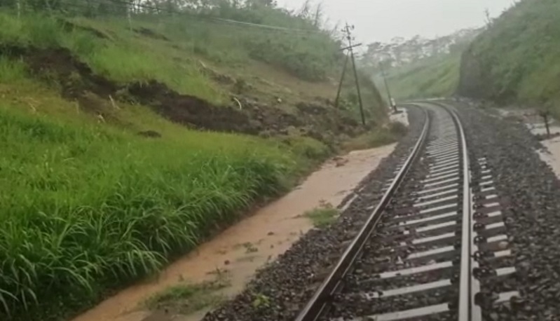 Longsor di Blitar Teratasi, Jalur Kereta Akhirnya Bisa Dilalui 