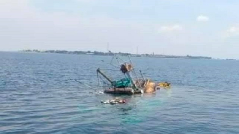 Kapal Nelayan Tenggelam di Perairan Pulau Gili Ketapang Probolinggo