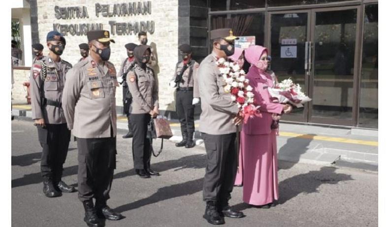 Tiba di Polda Sulut, Kapolda Irjen Nana Sudjana Disambut Tarian Maengket
