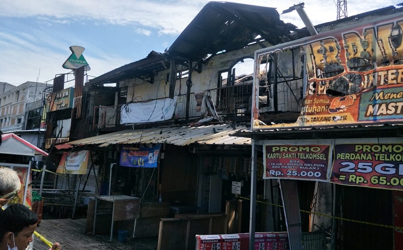 Kebakaran Hanguskan 5 Kios di Samping Mapolsek Tanjung Priok