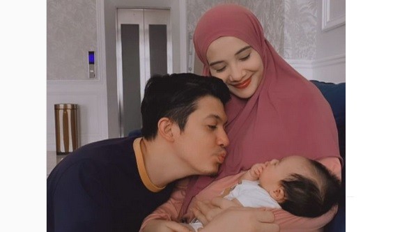 Zaskia Sungkar Unggah Foto Gendong Bayi, Netizen Heboh Dikira Sudah Lahiran