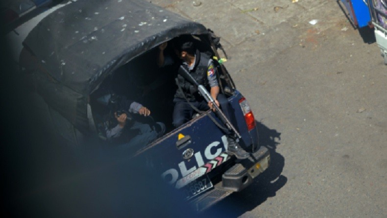 Bocah Perempuan 7 Tahun Tewas Ditembak Aparat Myanmar di Pangkuan Ayahnya 