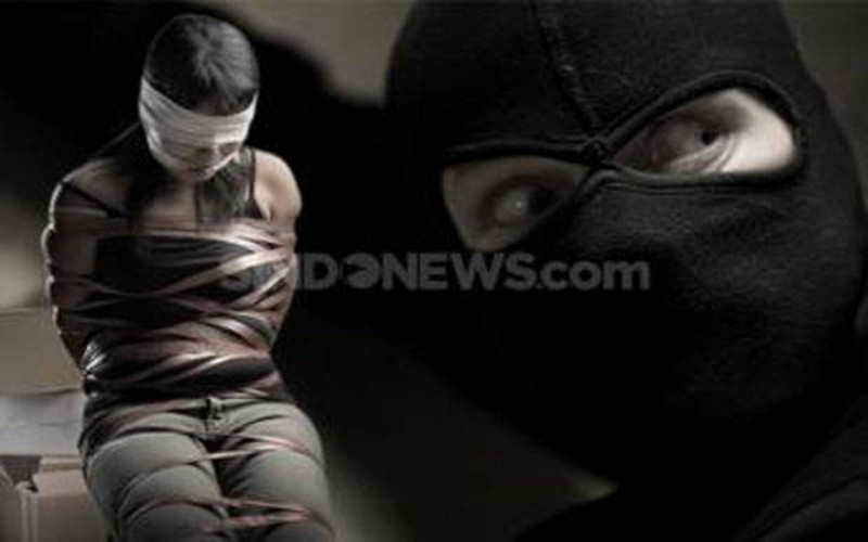 Perampok Bersenjata Sandera Staf dan Pengunjung Bank di Minnesota 