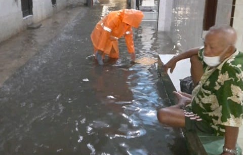 Kali Angke Meluap, Gang Mushola Kembangan Jakbar Sempat Direndam Banjir