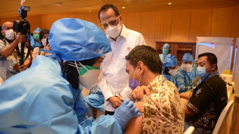 Menhub Pastikan Semua Operator Penerbangan Sudah Divaksin Covid-19