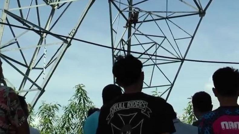 Depresi, Oknum ASN Aceh Barat Coba Bunuh Diri dengan Memanjat Tower