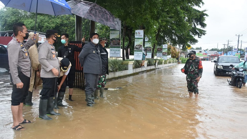 Banjir di Jalan Poros Maros-Makassar, Diduga karena Sampah Tutup Aliran Sungai