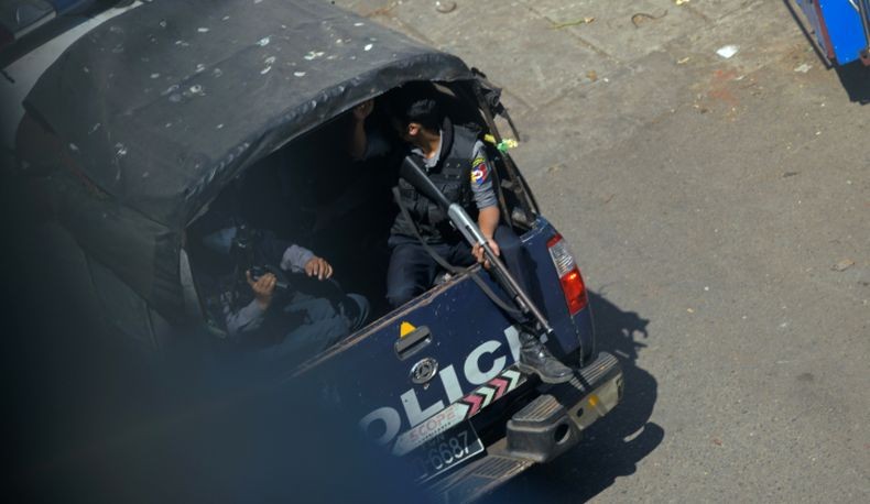 Militer Myanmar Gunakan Senjata Perang Hadapi Demonstran, termasuk Sniper
