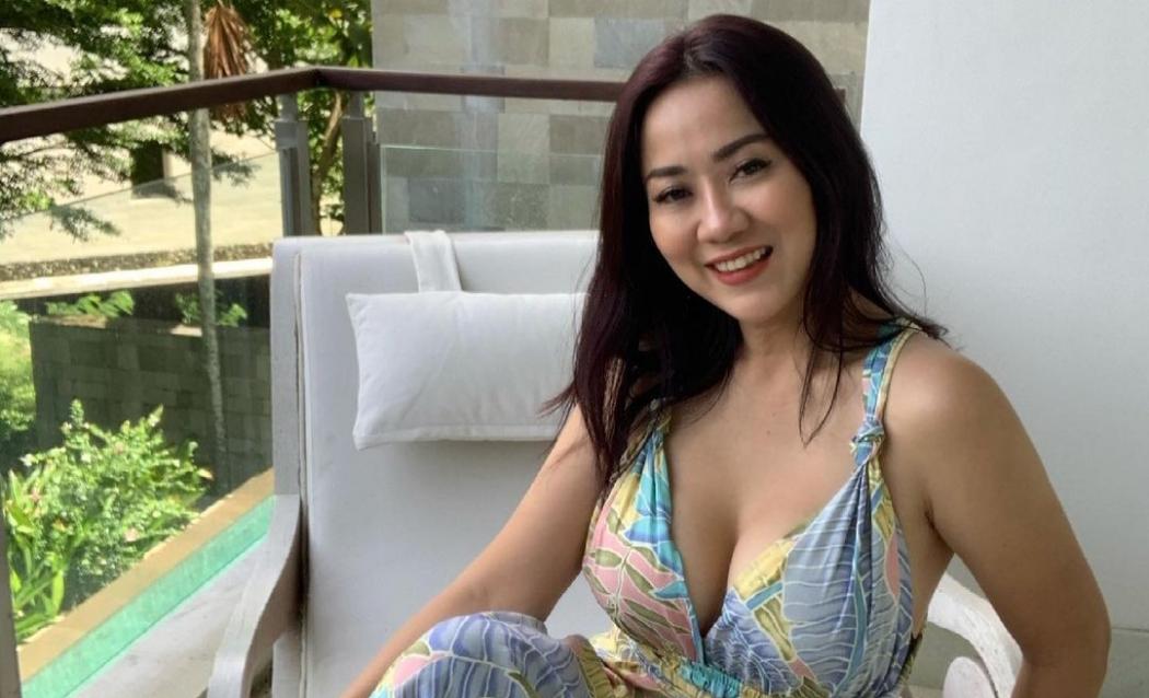 Begini Kondisi Tante Ernie usai Terpapar Covid-19, Makin Seksi 