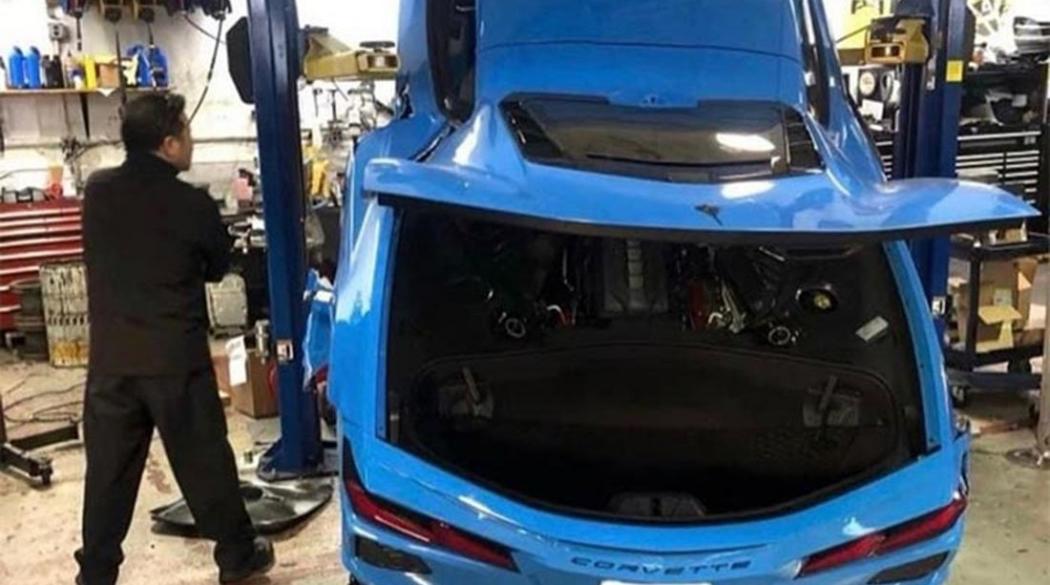Mobil Sport Corvette C8 Ini Jatuh saat Servis di Bengkel, Pemilik Minta Ganti Rugi 