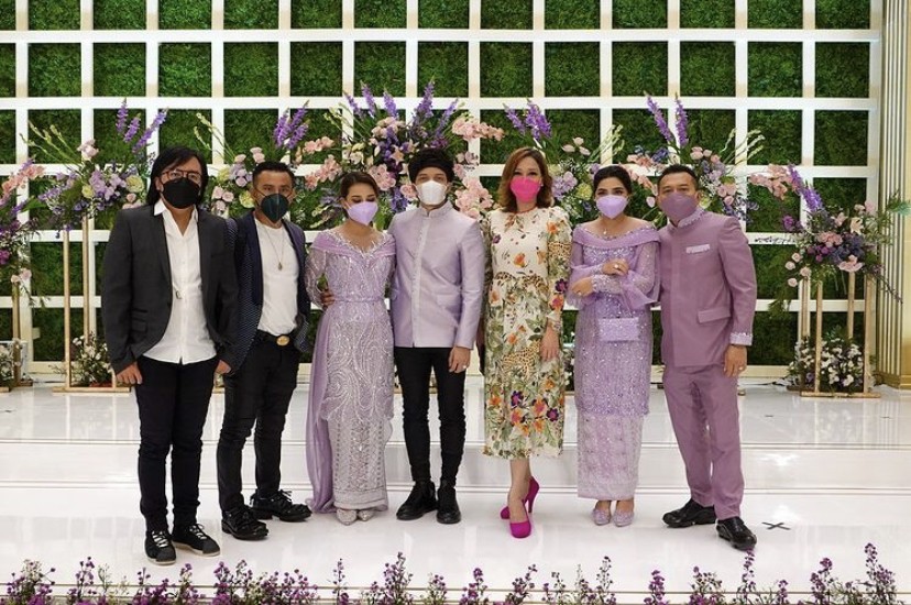 Cantiknya Maia Estianty saat Hadiri Lamaran Atta dan Aurel