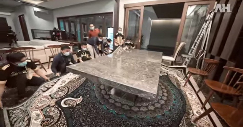 Selain Sofa Mewah, Atta Berikan Seserahan Meja Marmer Berlapis Emas untuk Aurel
