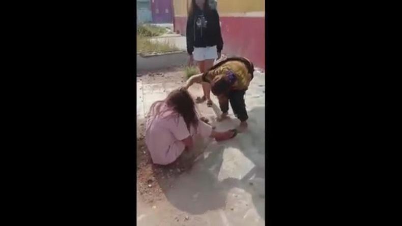 Viral Video 2 Remaja Putri Dianiaya Sejumlah Temannya di Medan Gegara Rebutan Pacar