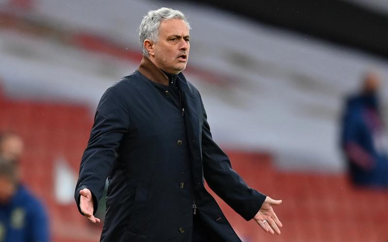 Tottenham Dihajar Arsenal, Jose Mourinho Semprot Wasit