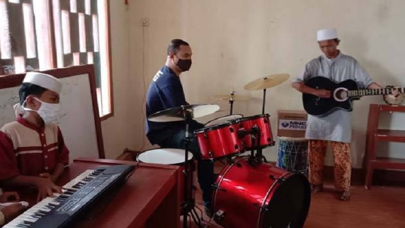 Kunjungi Sekolah Alam Tunas Mulia, MNC Peduli Beri Pelatihan Musik untuk Siswa